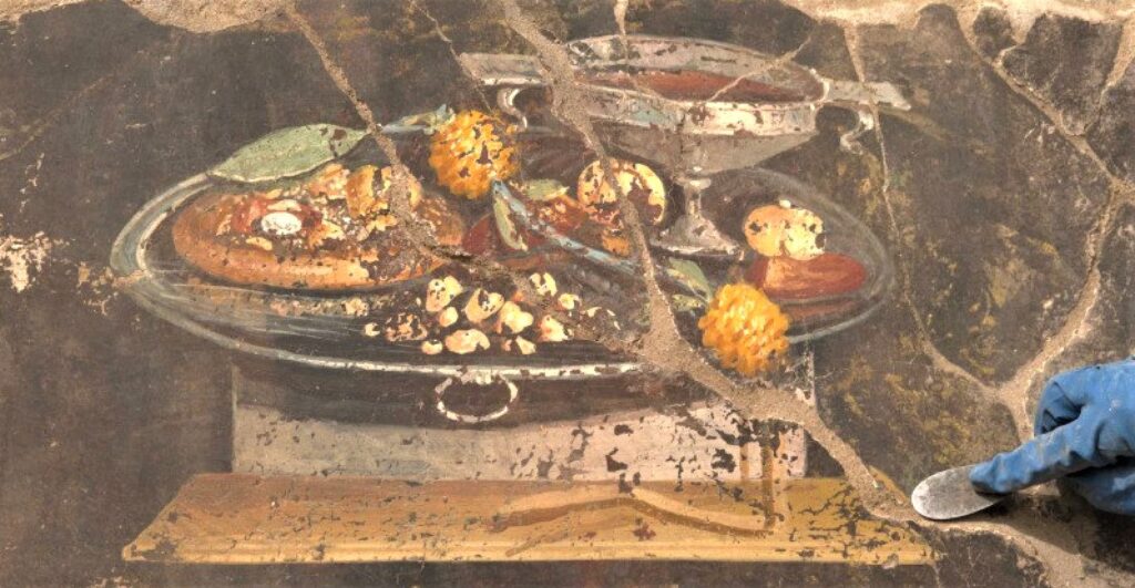 Un particolare della pittura muraria riscoperta a Pompei